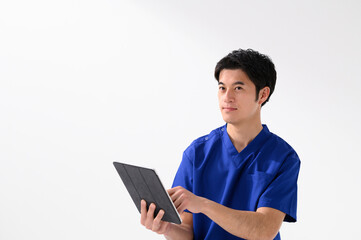 男性医療イメージ　スクラブ　診断