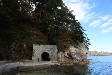 海沿いのトンネル