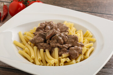 Creamy chicken liver with pasta