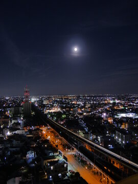 月　Moon