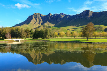 Obraz na płótnie Canvas Te Mata Peak in the Hawke's Bay region of New Zealand, reflected in a lake