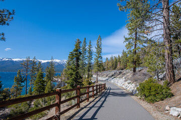 Wanderweg am Lake Tahoe Kalifornien / Nevada