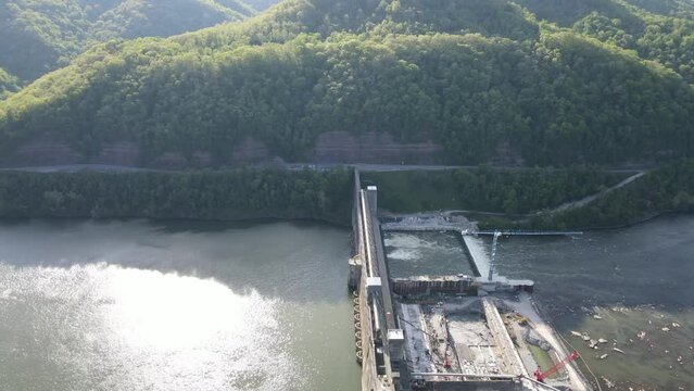 New River's Bluestone Dam construction