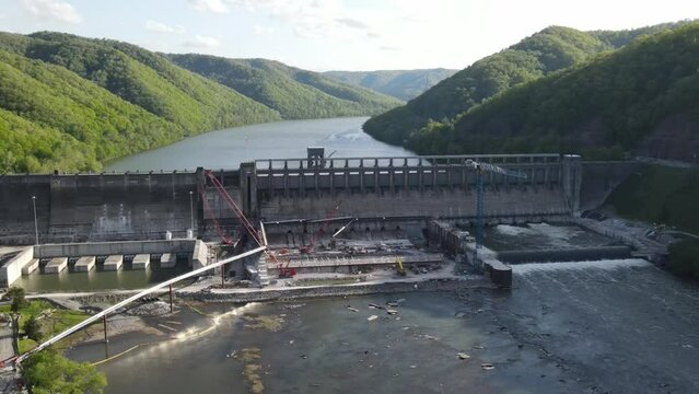 New River's Bluestone Dam construction