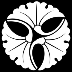 家紋です。三つ寄せ銀杏といいます。