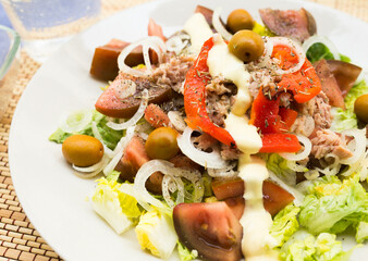 mediterranean vegetable salad with tuna