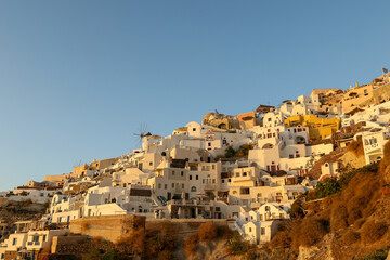 Fototapeta na wymiar The whitewashed hillside buildings of the village Oia, Santorini, Greece