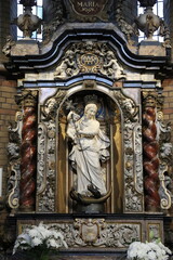 Obraz premium Amsterdam Boomkerk Church Ornate Altar Close Up with Statue of Madonna with Child, Netherlands