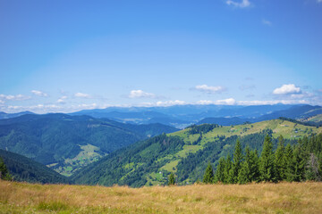 Fototapeta na wymiar View of the mountains on the way to the Pysanyj stone .Carpathians