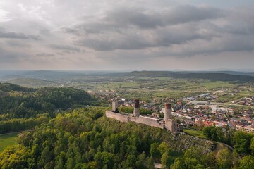 Obraz premium Aerial drone view, scenic summer evening landscape of Chęciny Castle (Kielce County, Świętokrzyskie Voivodeship) in Poland 