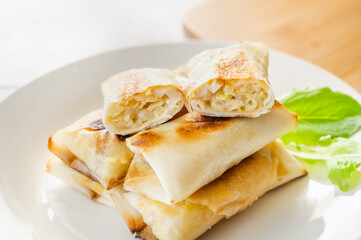 キャベツとちくわとチーズの春巻