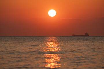 Wschód słońca nad morzem Bałtyckim