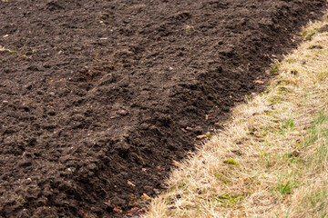 terre,labourée,labourage,agriculture,plantation,saison,printemps,été,saisonal,brun,marron,champ,pré,herve,mottes de terre,mottes,nature,plein cadre