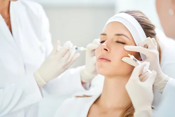 Photo sur Plexiglas Salon de massage A scene of medical cosmetology treatments botox injection.