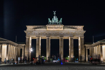 the brandenburg gate by night