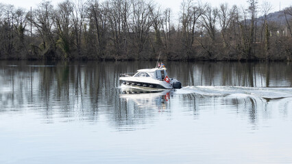 Fototapeta na wymiar Small motor boat on the Rhine