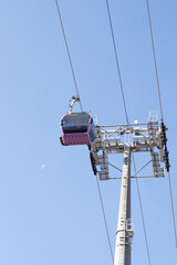 teleferico con la luna