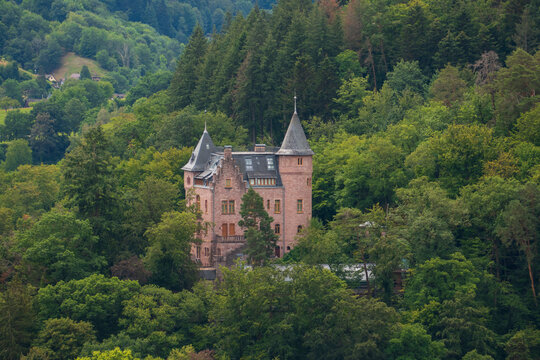 Villa Stroh, Burg C&auml;cilienberg in Lichtental  Baden-Baden
