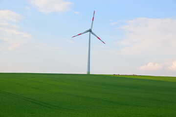 Windenergie Windrad Windräder grüne Energie Grün Ökostrom erneuerbare Energie saubere Energie CO2 Bilanz Natur Gewissen hightec