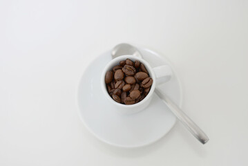Café en grain et tasse