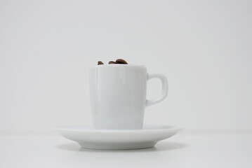 Café en grain et tasse