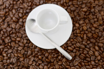 Café en grain et tasse