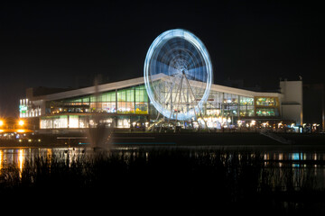 Ferris wheel on the Sviyaga River near the Aquamall, a picture at night on a long shutter speed. Ulyanovsk, Russia