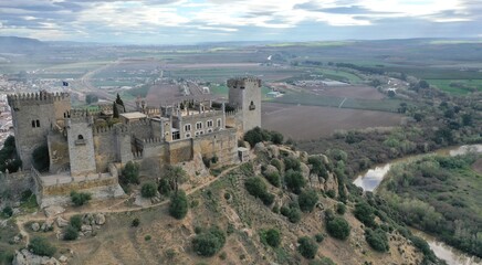Fototapeta na wymiar survol du château d'Almodovar Del rio près de Cordoue le long du Guadalquivir