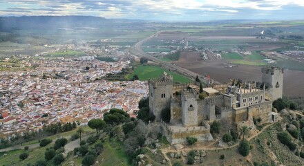 Fototapeta na wymiar survol du château d'Almodovar Del rio près de Cordoue le long du Guadalquivir