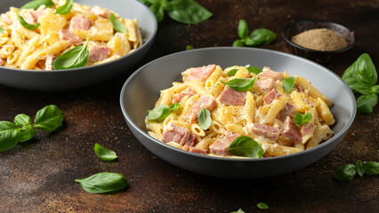Hawaiian pasta with ham, pineapple and creamy cheese.