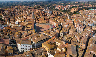 Fototapeta Siena słoneczna panorama miasta Piazza del Campo i Palazzo Pubblico obraz