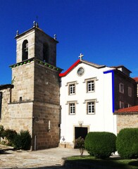 Fototapeta na wymiar Iglesia en un pueblo de Galicia