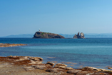 【青森県下北半島脇野沢鯛島】下北ジオパーク内にある鯛に似た無人島は鯛島と呼ばれている