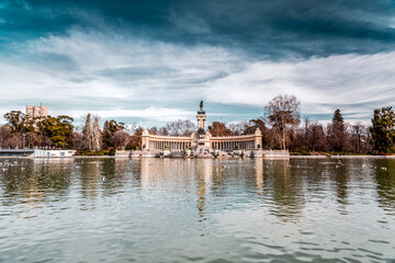 Obraz premium he Monument to Alfonso XII is located in Buen Retiro Park, Madrid