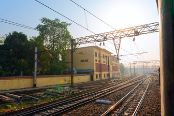 Obraz premium HOWRAH STATION , HOWRAH, WEST BENGAL / INDIA - 4TH FEBRUARY 2018 : Railway track of Indian railway. It is fourth largest network by size in the world.