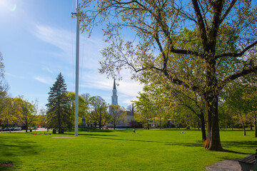 First Parish Church and Battle Green at Lexington Common National Historic Site in historic town center of Lexington, Massachusetts MA, USA.  - obrazy, fototapety, plakaty
