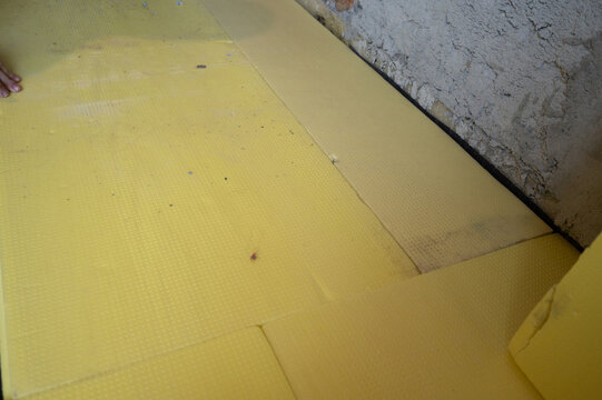 Expanded polystyrene for floor insulation, installation of expanded polystyrene on the floor with waterproofing.