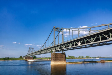 Fototapeta na wymiar Rheinbrücke in Krefeld Uerdingen am Tag
