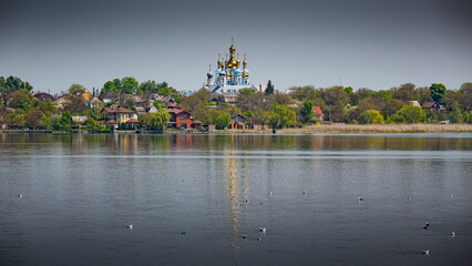 Водохранилище, красивый пейзаж.