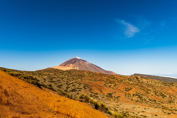 Sendero en el Parque Nacional del Teide, isla de tenerife.
