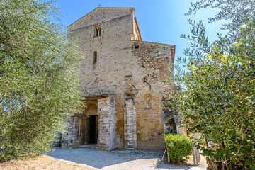 Fototapeta na wymiar Abbazia di Sant'Antimo, Toscana, Montalcino