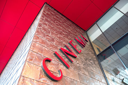 Cinema architecture/Architecture cinéma - Powered by Adobe