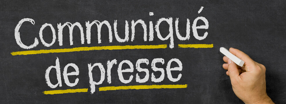 Text written on a blackboard - Press release in french - Communiqué de presse