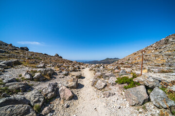 那須岳（茶臼岳）山頂付近の登山道【栃木県・那須塩原市】