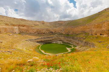 Çıralı Obruğu is in Akviran Plateau in the northwest of Yenikent Subdistrict in Karapınar...