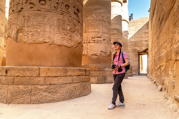 Woman at Karnak temple in Luxor, Egypt - obrazy, fototapety, plakaty