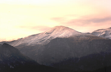 Fototapeta premium mount hood at sunrise