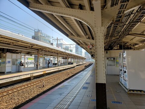 日本の電車のプラットフォーム