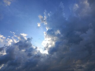 Fototapeta na wymiar sun light behind the stratocumulus cloud beautiful sky heaven light