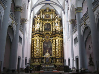 Fototapeta na wymiar Altar in der Jesuitenkirche St. Franz Xaver in Paderborn